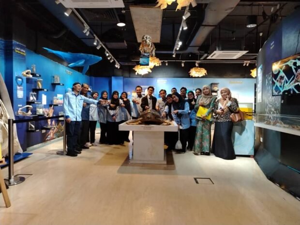 Di Institut Oseanografi dan Sekitaran (INOS), UMT